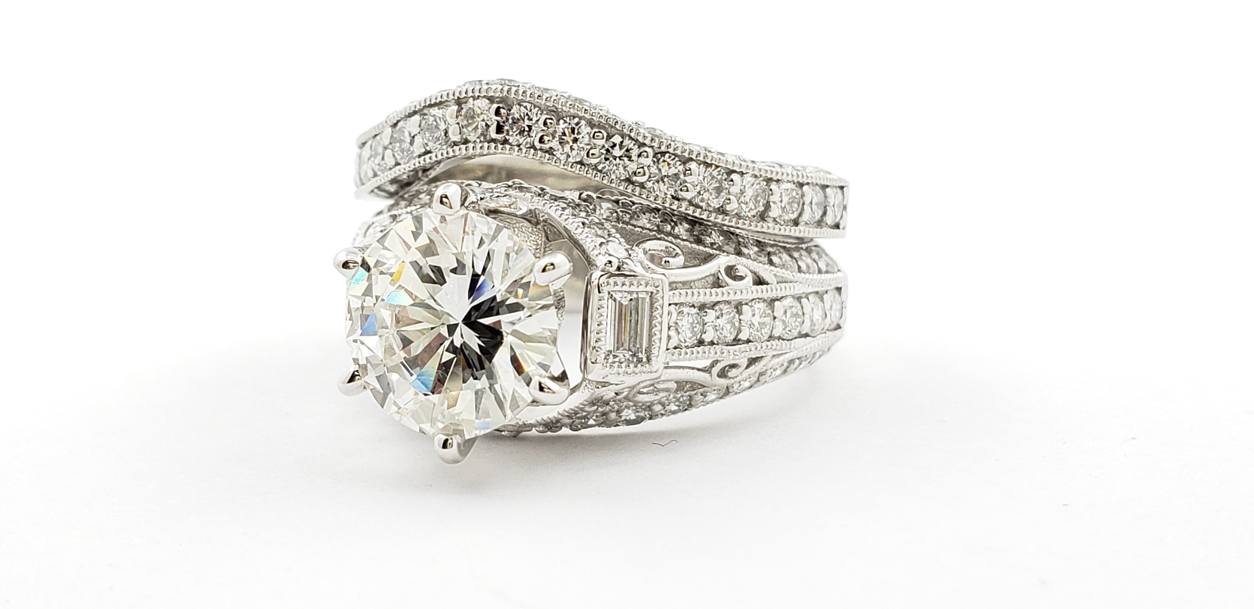 Round Shape Bridal Set with Baguette & Round Shape Side Diamonds